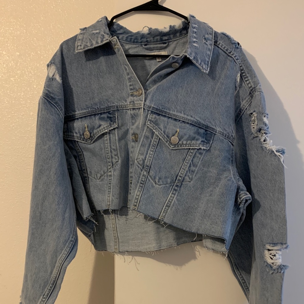 Veveret distressed crop jeans jacket